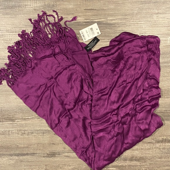 Scarf - Picture 1 of 6